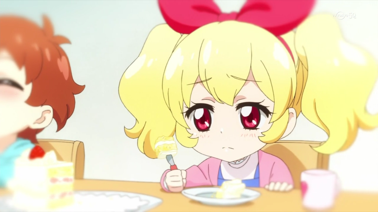 Loli twintail Ichigo looking sad because her cake is almost gone